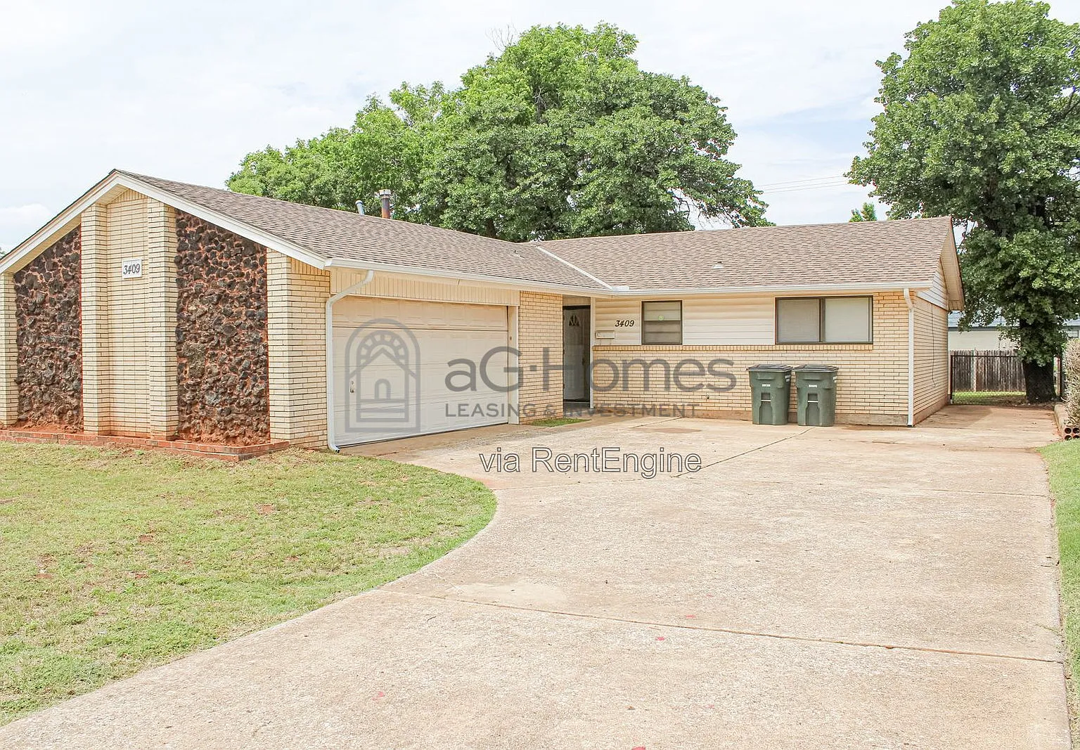 3 bed, 1.5 bath, 1086 sqft, $1,195 — Photo 1