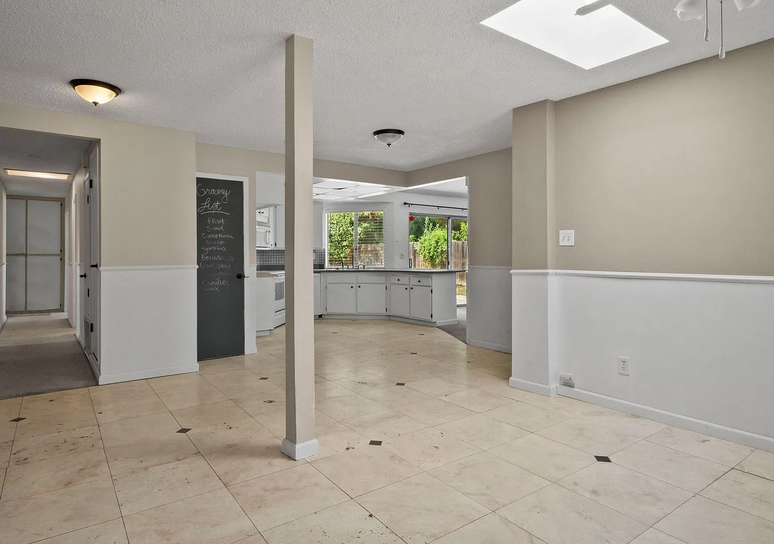 Spacious 4-Bedroom North Vacaville Home with Large Backyard — Photo 3