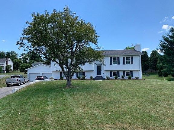 2nd image of 140 Bogey Dr