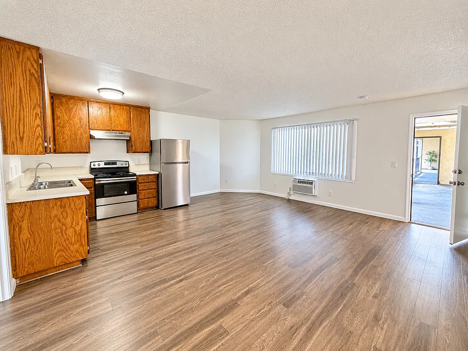 2444 N Eastern Ave #1