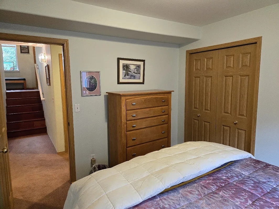 3 bed, 2400 sqft, $1,500 — Photo 4