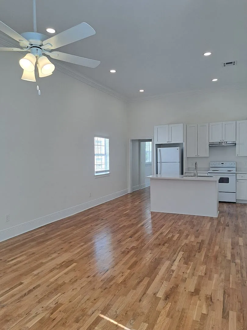 Single Family 3 Br/2 Ba Home With Backyard And Off Street Parking — Photo 2