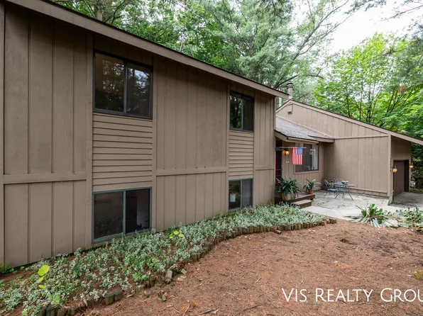 17246 Rolling Dunes Dr, West Olive, MI 49460