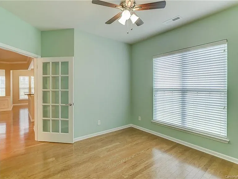 8118 Crater Lake Dr — Photo 25