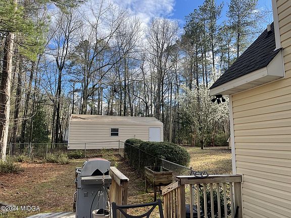 4th image of 671 Fairmont Dr