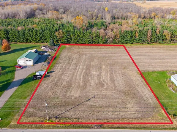 Center Valley Rd, Black Creek, WI 54106
