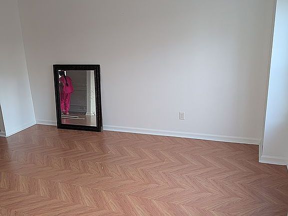 3rd image of 1401 Windmoor Ct NW