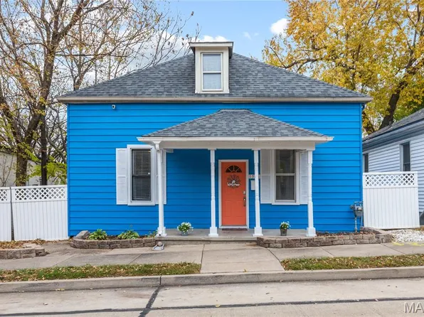 1506 N 5th St, Saint Charles, MO 63301