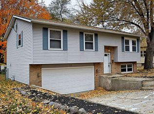 614 S 1st St, Dundee, IL 60118