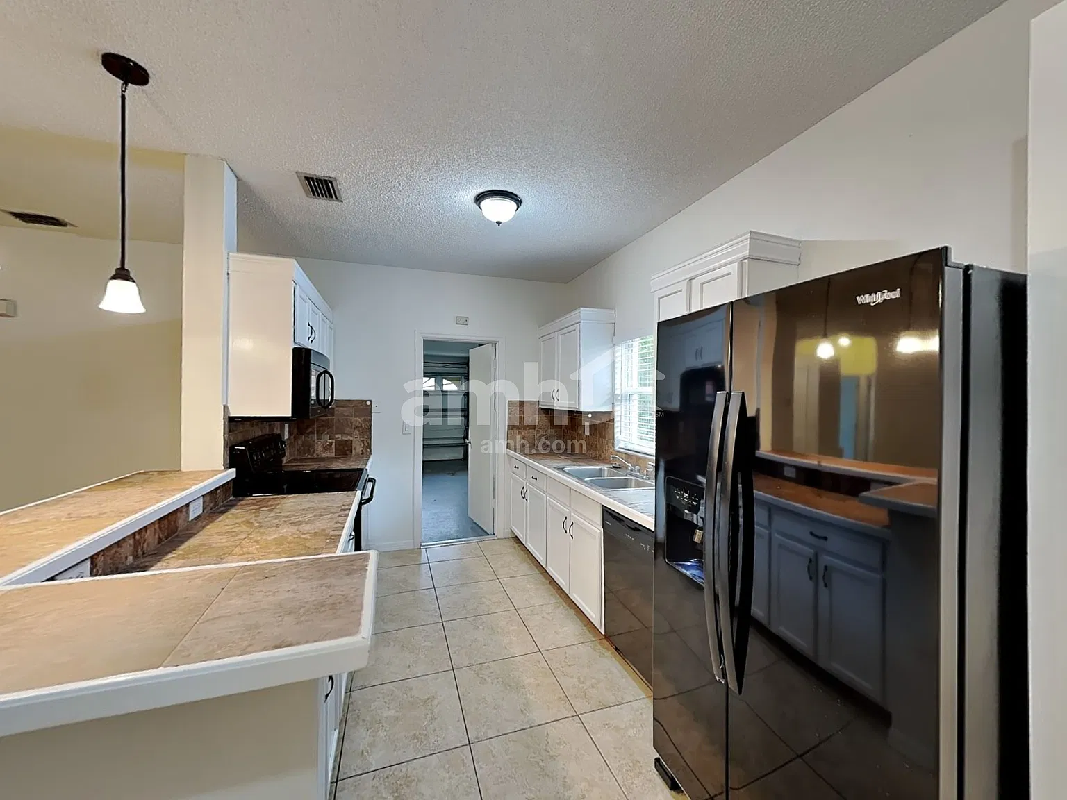 3 bed, 2.0 bath, 1490 sqft, $2,300 — Photo 3