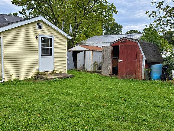 5th image of 1073 Boyle Rd