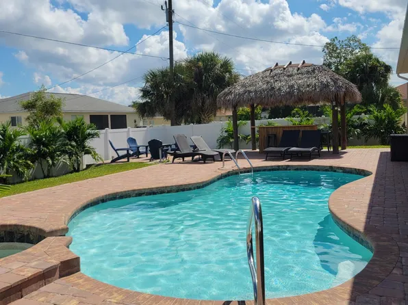 1305 SW 11th Pl, Cape Coral, FL 33991