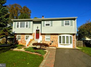 66 Lakeview Dr, Allentown, NJ 08501