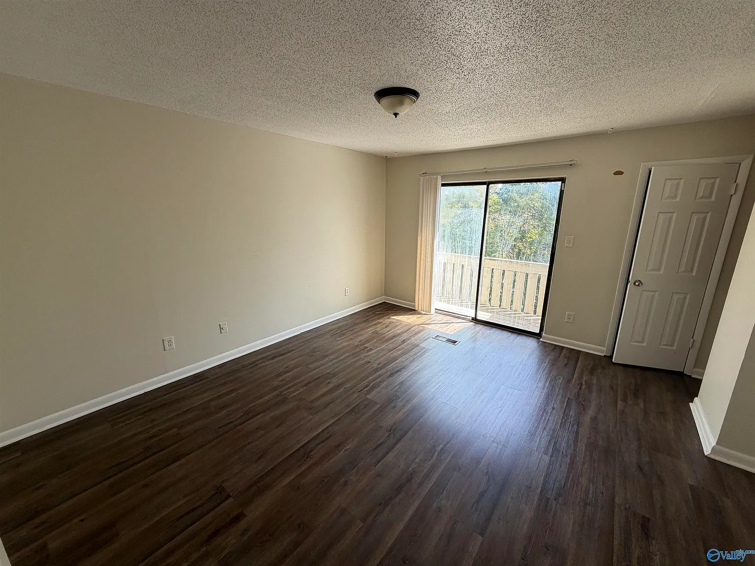 2 bed, 1.5 bath, 995 sqft, $900 — Photo 4