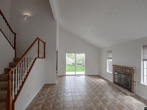 3rd image of 2788 Chavez Dr