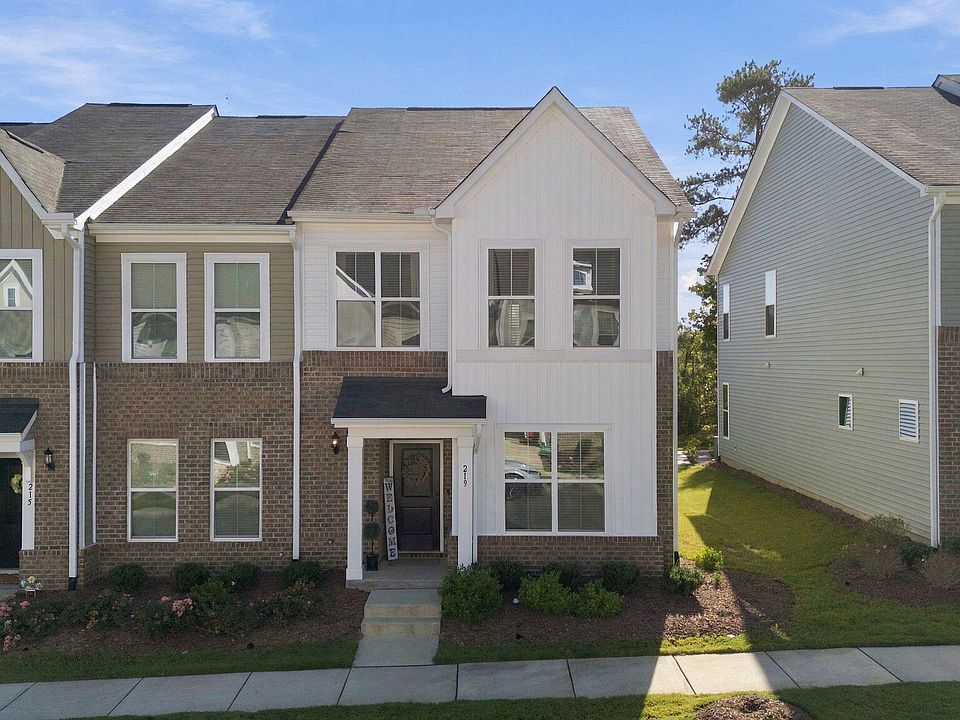 1st image of 219 Chesapeake Commons St