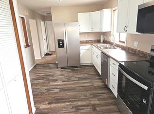 501 E 11th St, Vinton, IA 52349