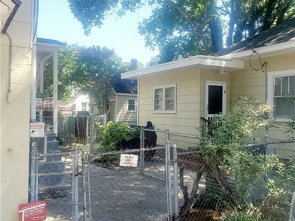 3rd image of 1501 N Pine St