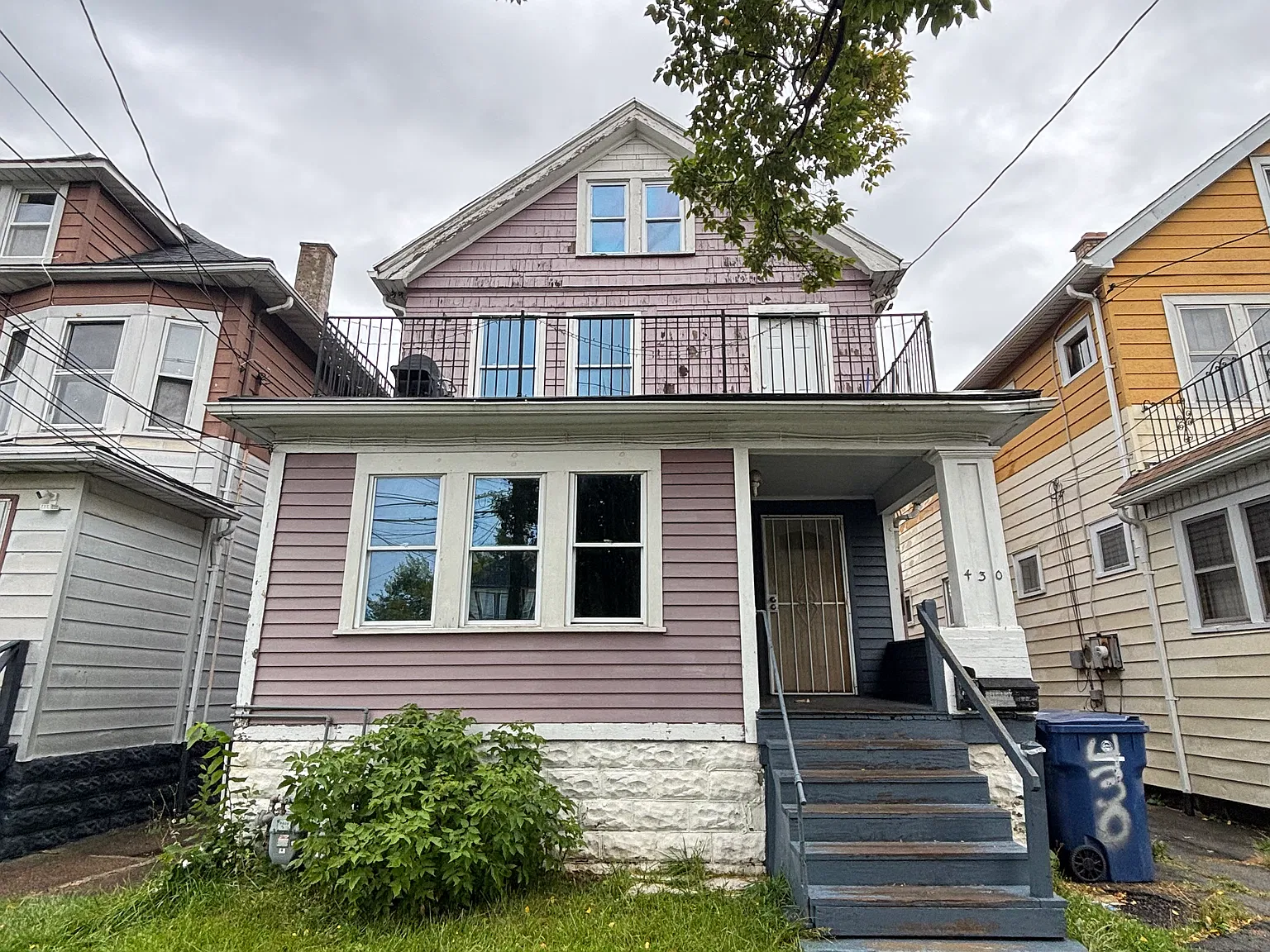 3 bed, 1000 sqft, $1,100 — Photo 1