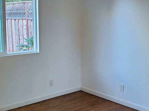 5th image of 2136 Pulgas Ave