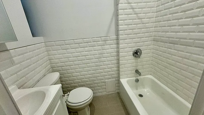 Rented by HOLTON REAL ESTATE INC. | media 21