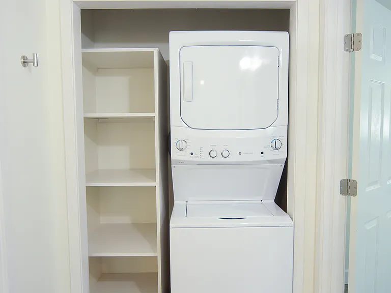 2810 H St #6 — Photo 5