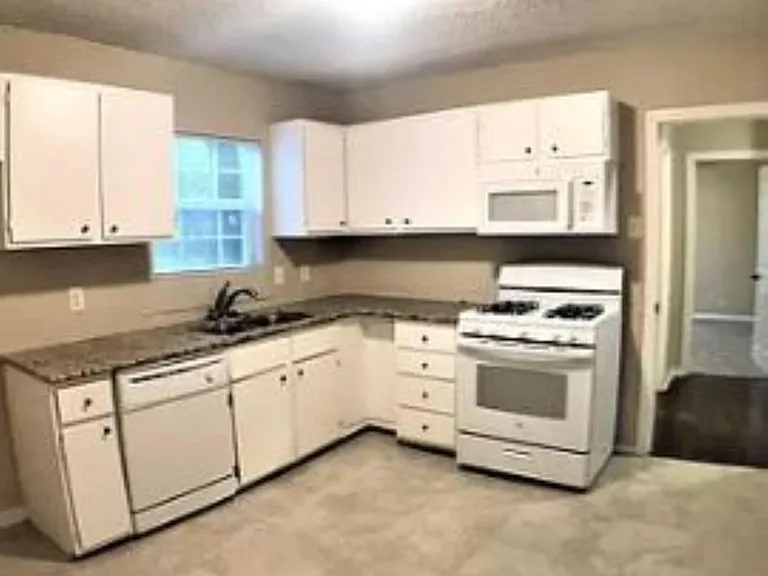 801 Truman St — Photo 3