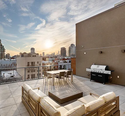 Sold by Compass | media 9