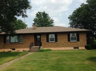 456 Walker Rd, Dixon, IL 61021