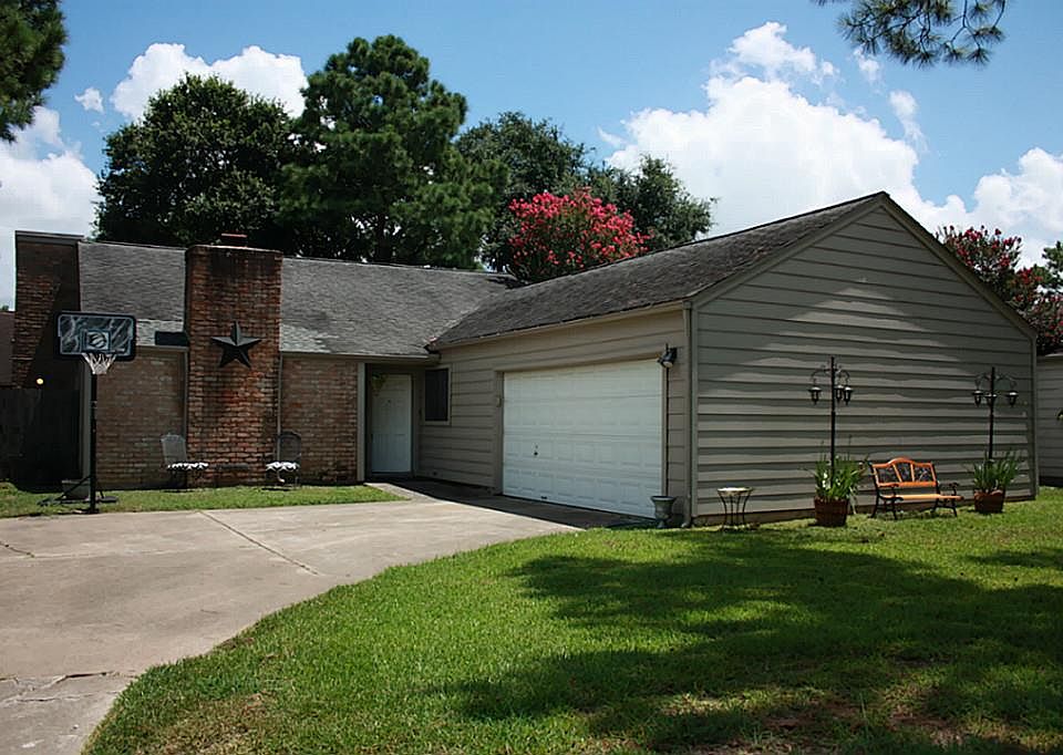 1st image of 15602 Creekhaven Dr