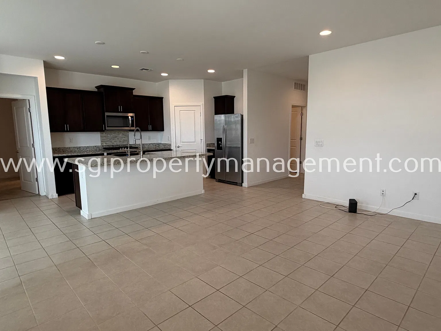 4 Bedroom Casa Grande Home — Photo 4