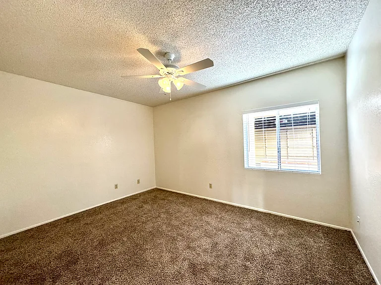 8144 E Rivenoak Dr — Photo 26
