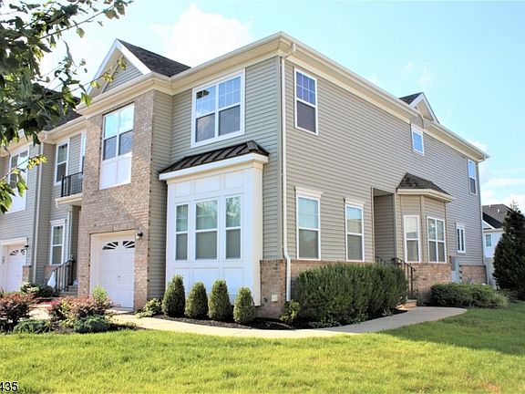 2nd image of 31 Clifford Cir