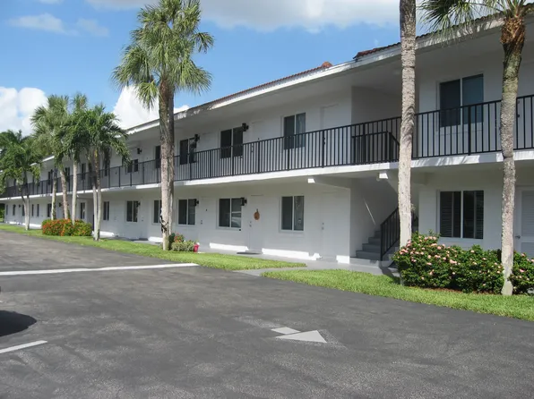 3250 10th St N APT B1, Naples, FL 34103