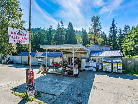 2nd image of 28588 Dewdney Trunk Rd