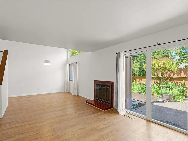 17570 NW Shorewood Dr — Photo 10