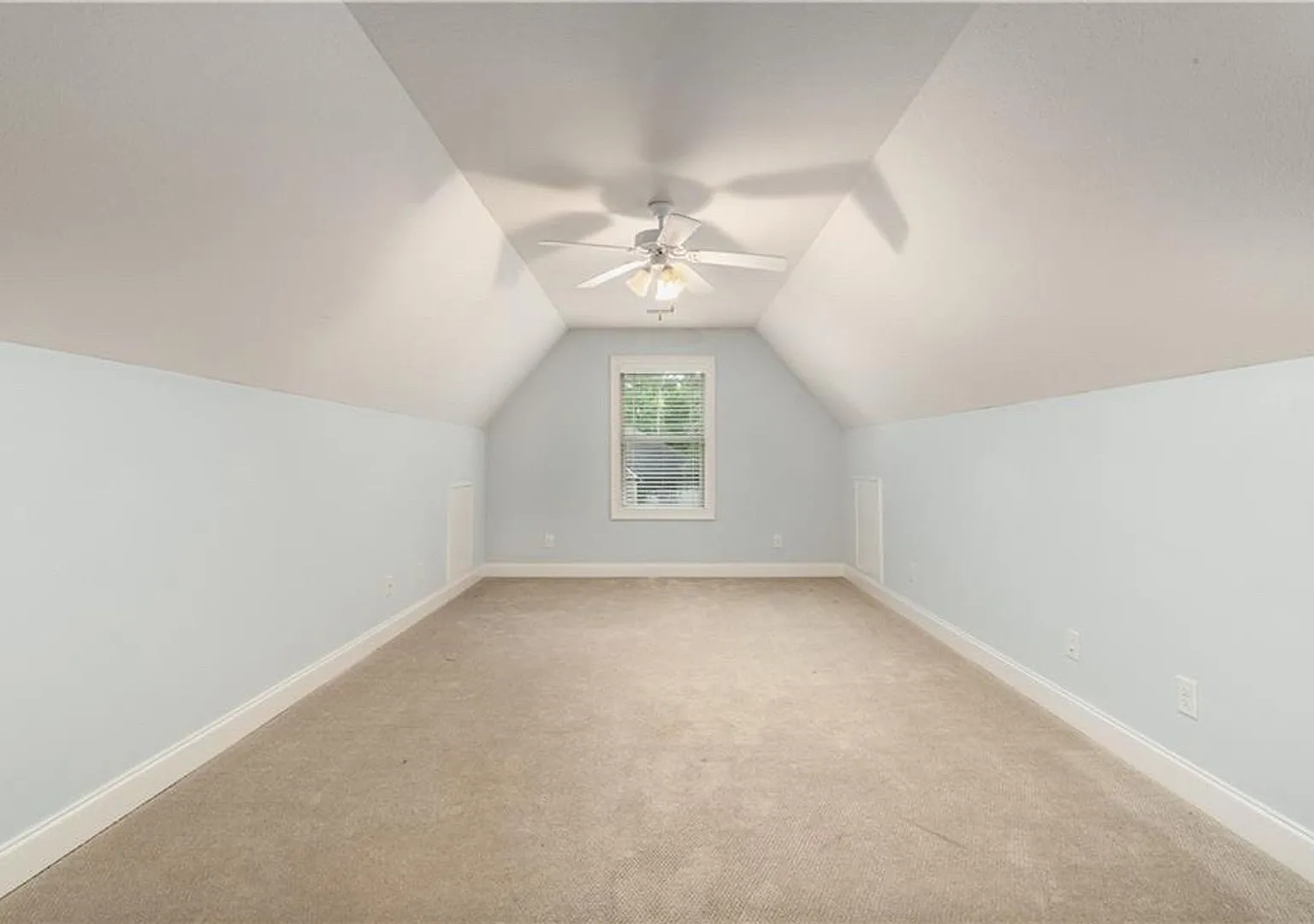 Spacious 5BR/4BA Home Near Downtown Auburn Ideal Location & Comfort! — Photo 2