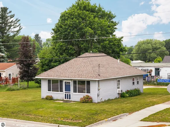 900 Chestnut St, Cadillac, MI 49601