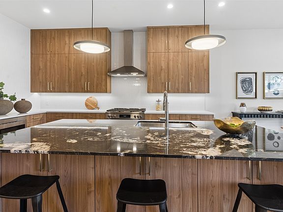 5th image of 6607 Roper St