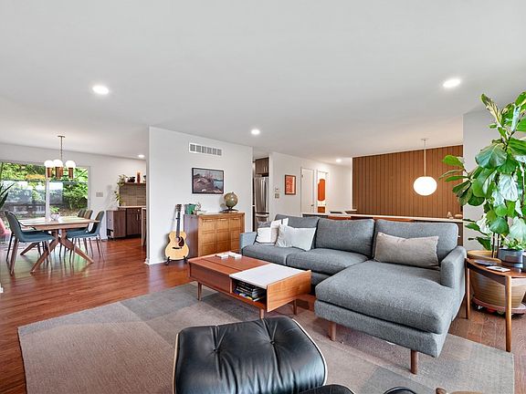 5th image of 236 Penhurst Dr