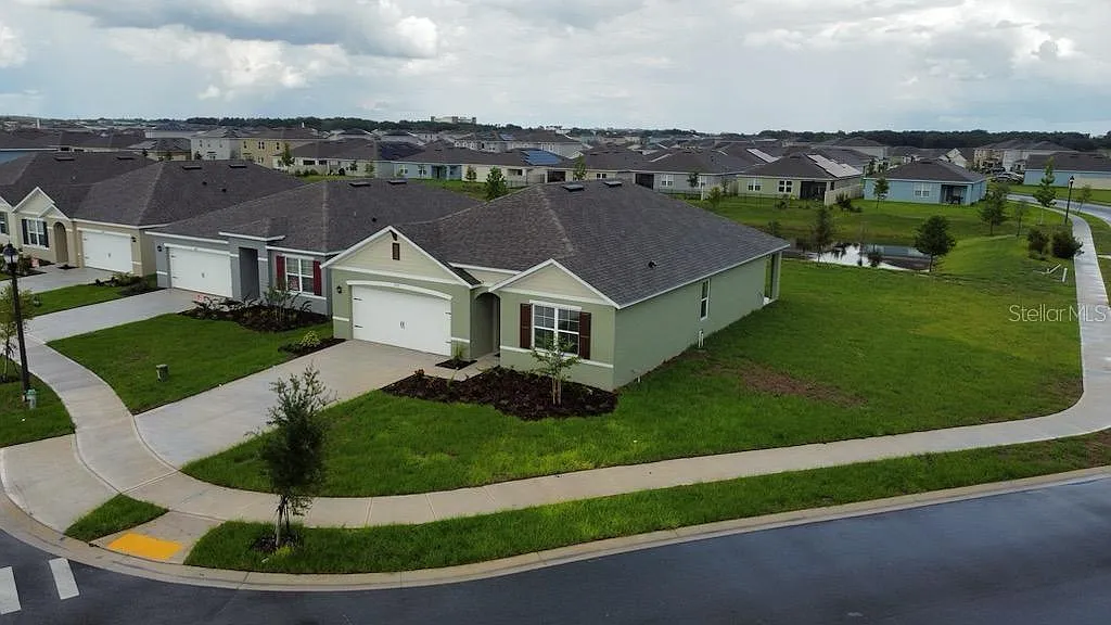 4 bed, 2.0 bath, 1828 sqft, $2,400 — Photo 1
