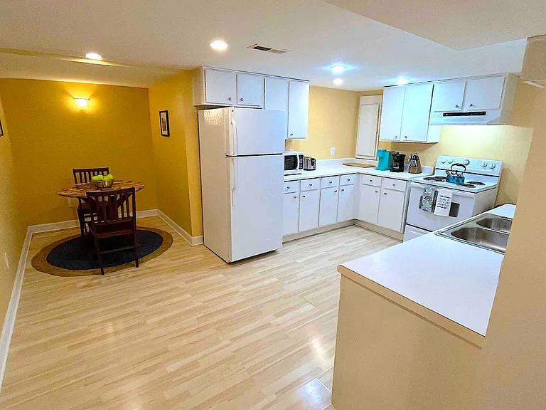 567 Whispering Hills Dr #B — Photo 9