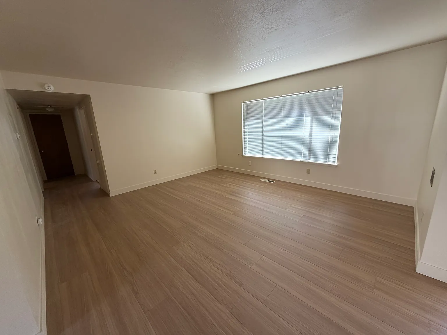 2 bed, 900 sqft, $2,000 — Photo 2