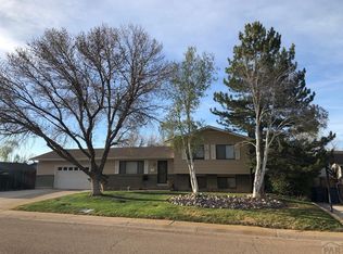 2105 Rangeview Dr, Pueblo, CO 81008