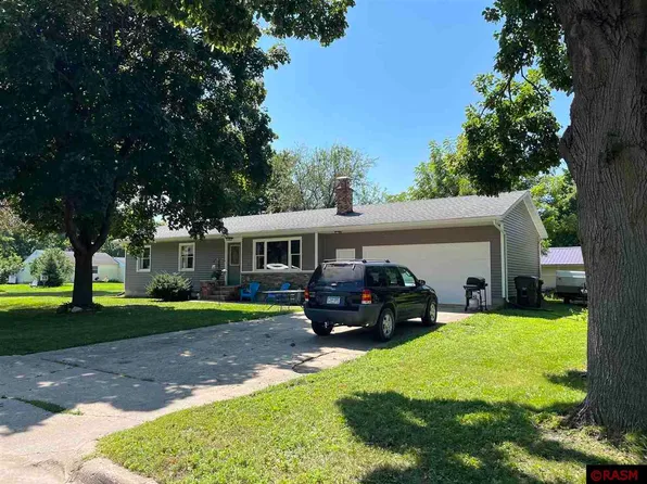 305 2nd St N, Saint James, MN 56081