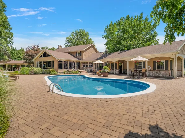 6130 Eidson Rd, Saint Joseph, MI 49085