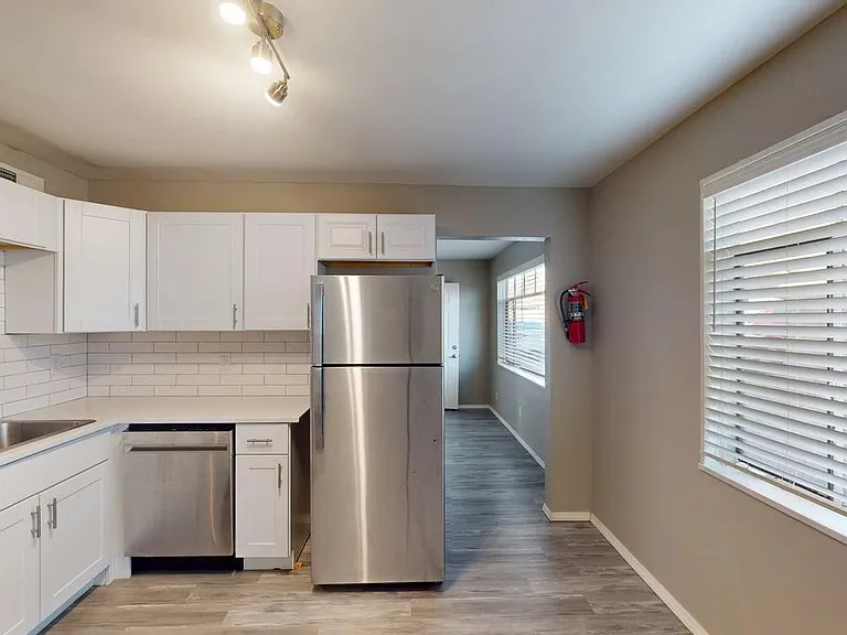 10216 Candelaria Rd NE — Photo 6