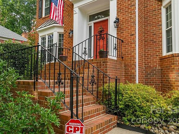 3rd image of 10424 Oak Pond Cir