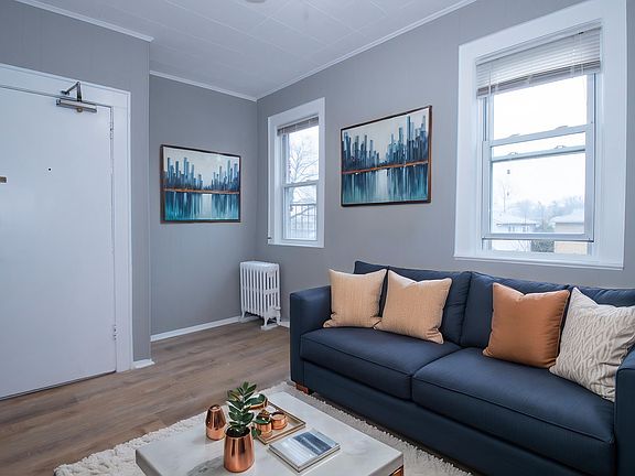 3rd image of 439 Willow Ave