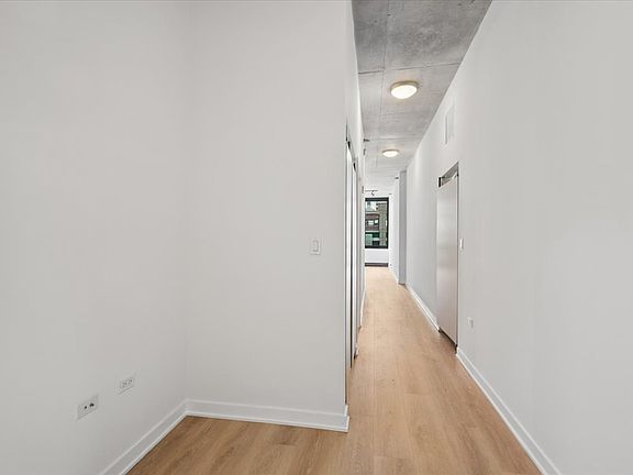 4th image of 235 W Van Buren St Unit 1518